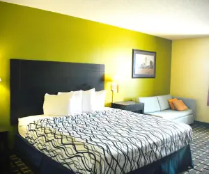 Photo 5 - Days Inn by Wyndham Park City Kansas