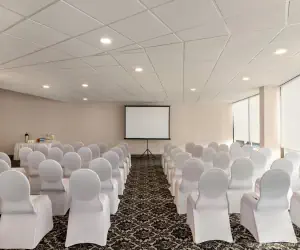 Photo 5 - Holiday Inn Philadelphia Arpt-Stadium Area, an IHG Hotel