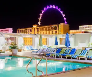 Photo 4 - The Platinum Hotel