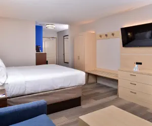 Photo 3 - Holiday Inn Express Hotel & Suites Cincinnati - Mason, an IHG Hotel