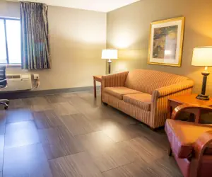 Photo 4 - La Quinta Inn by Wyndham Milwaukee Airport / Oak Creek