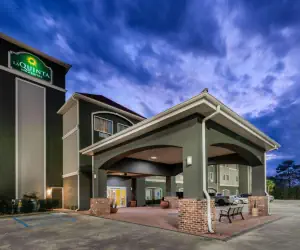 Photo 2 - La Quinta Inn & Suites by Wyndham Broussard - Lafayette Area
