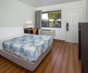 Photo 5 - Motel 6-Santa Barbara, CA - State Street