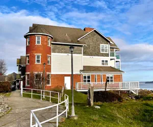 Photo 3 - Tides Inn & Suites