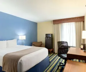 Photo 4 - Days Inn by Wyndham Fargo