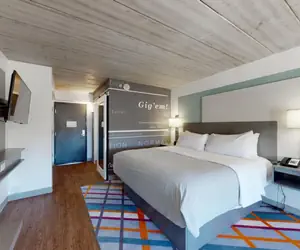 Photo 4 - Aggieland Boutique Hotel