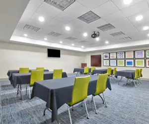 Photo 4 - Holiday Inn Express Hotel & Suites Kansas City - Grandview, an IHG Hotel