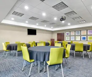 Photo 5 - Holiday Inn Express Hotel & Suites Kansas City - Grandview, an IHG Hotel