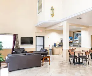 Photo 5 - OYO Hotel Stafford TX I-69 North