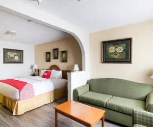 Photo 4 - OYO Hotel Stafford TX I-69 North