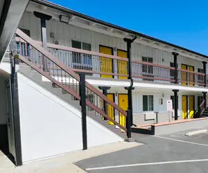 Photo 2 - Escondido Inn