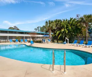 Photo 2 - Baymont by Wyndham Daytona Beach - Intl Speedway