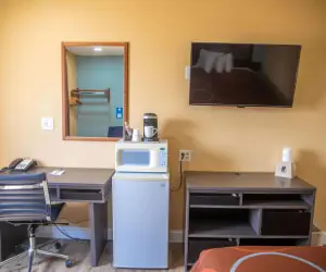 Photo 4 - Super 8 by Wyndham Mountain Home