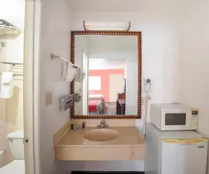 Photo 2 - Hotel O Daylight Inn Elkhart I-90, IN