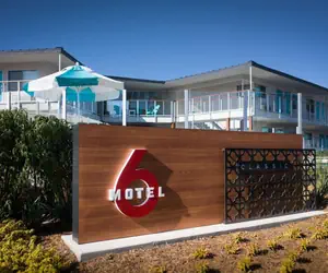 Photo 3 - Motel 6-Santa Barbara, CA - Beach