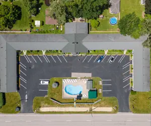 Photo 5 - Glass House Inn Erie Near I-90 & I-79