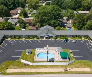 Photo 4 - Glass House Inn Erie Near I-90 & I-79