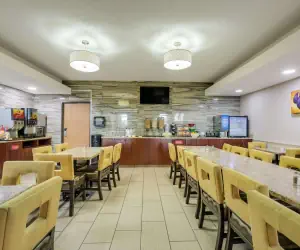 Photo 4 - Best Western Waukesha Grand