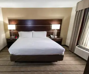 Photo 2 - Holiday Inn Charlotte Airport, an IHG Hotel