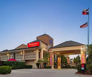 Photo 2 - Ramada by Wyndham San Antonio Near SeaWorld - Lackland AFB