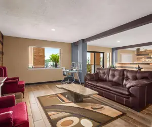 Photo 3 - Ramada by Wyndham San Antonio Near SeaWorld - Lackland AFB