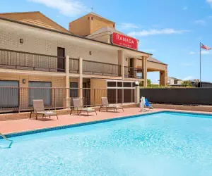 Photo 5 - Ramada by Wyndham San Antonio Near SeaWorld - Lackland AFB