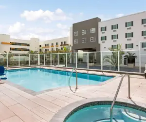 Photo 2 - Wyndham Anaheim