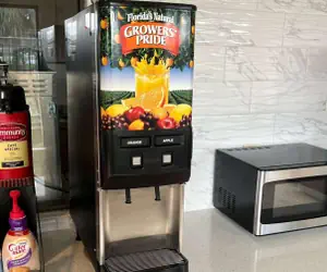 Photo 2 - Days Inn & Suites by Wyndham Opelousas