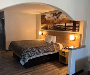 Photo 5 - Days Inn & Suites by Wyndham Opelousas