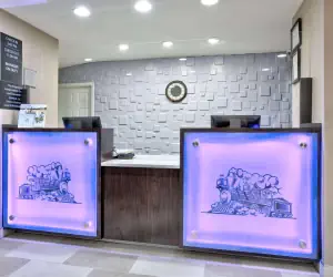 Photo 5 - Super 8 by Wyndham Palestine TX