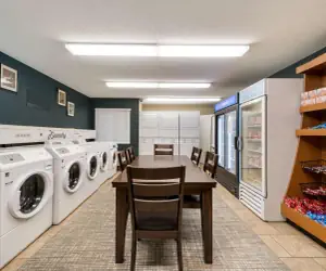 Photo 2 - Sonesta Simply Suites Hampton