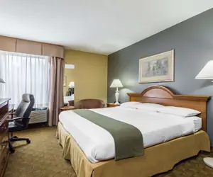 Photo 2 - Days Inn by Wyndham Selma