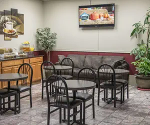 Photo 4 - Rodeway Inn