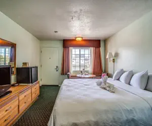 Photo 4 - Oceanview Motel - Huntington Beach