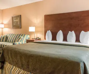 Photo 4 - Quality Inn Bedford