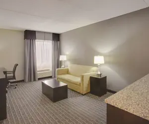 Photo 5 - La Quinta Inn & Suites by Wyndham Detroit Metro Airport