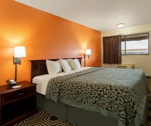 Photo 3 - Travelodge by Wyndham Chicago - South Holland