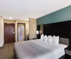 Photo 5 - Quality Inn Galesburg near US Highway 34 and I-74