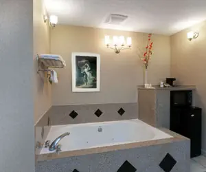 Photo 3 - Days Inn by Wyndham Alhambra CA