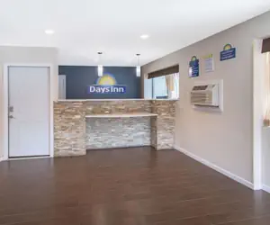 Photo 3 - Days Inn by Wyndham Elmsford / White Plains