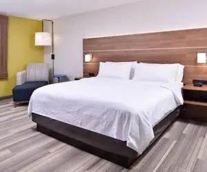 Photo 3 - Holiday Inn Express Hotel & Suites Elgin, an IHG Hotel