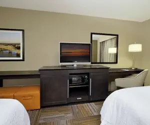 Photo 5 - Hampton Inn & Suites Florence-Downtown