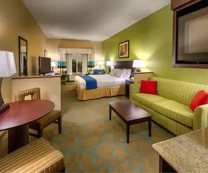 Photo 4 - Holiday Inn Express Hotel & Suites Red Bluff-South Redding, an IHG Hotel