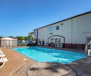 Photo 5 - Red Roof Inn San Marcos