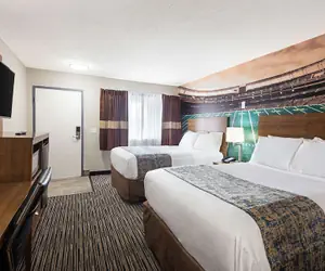 Photo 5 - Clarion Pointe East Lansing University Area