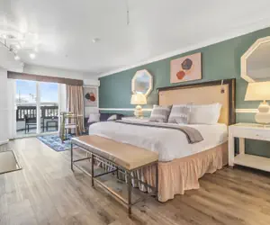 Photo 4 - Ascot Suites