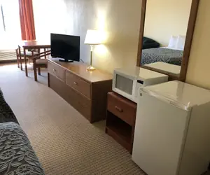 Photo 3 - Days Inn by Wyndham Iron Mountain