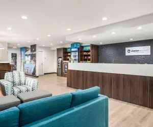 Photo 2 - Clarion Pointe East Lansing University Area