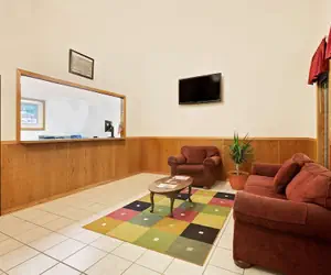 Photo 2 - Super 8 by Wyndham Marshall