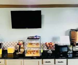 Photo 3 - Days Inn by Wyndham Canton